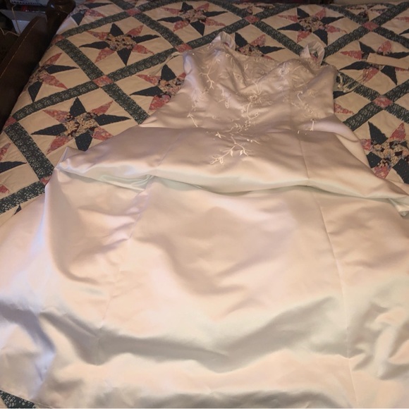 Beautiful Bridal Gown & Shawl - white - Picture 8 of 10